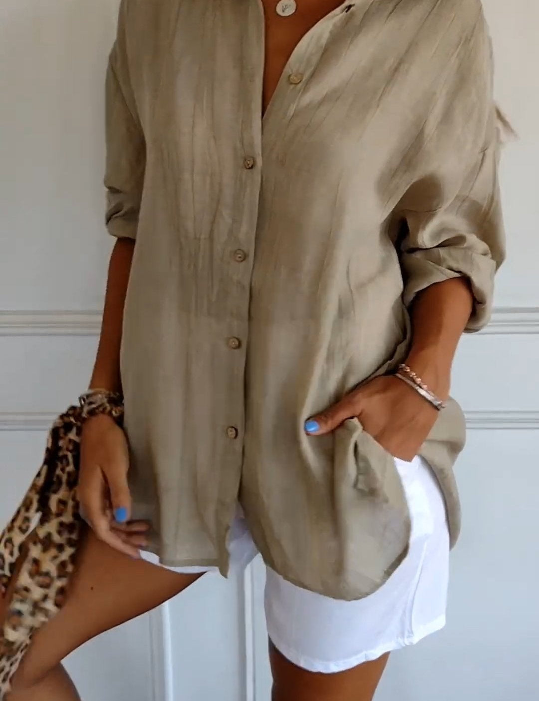 Lightweight women's button-up blouse – Élise