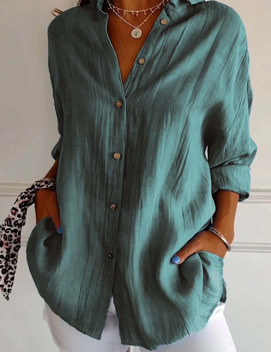 Lightweight women's button-up blouse – Élise