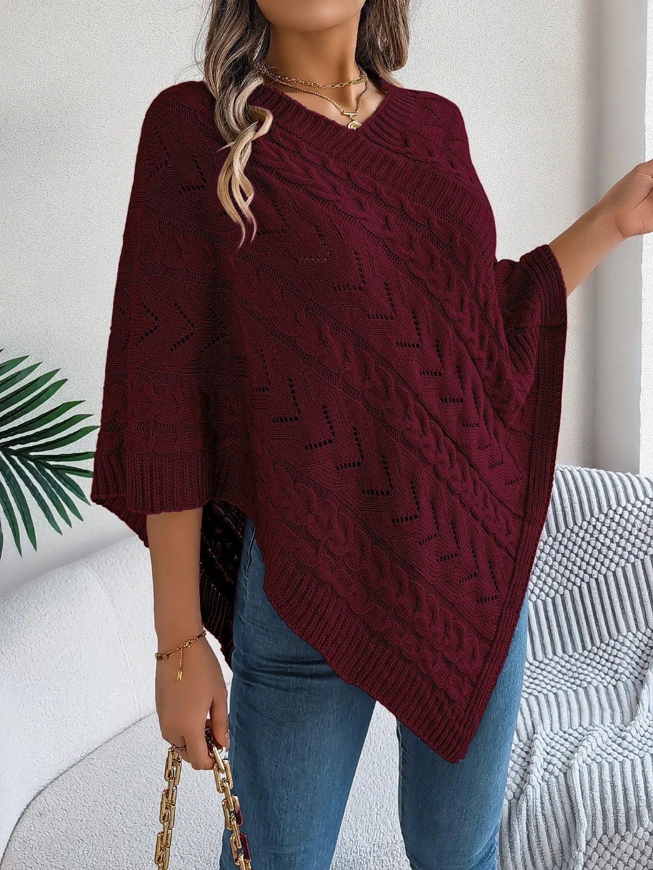 Zachte gebreide dames poncho – Novena