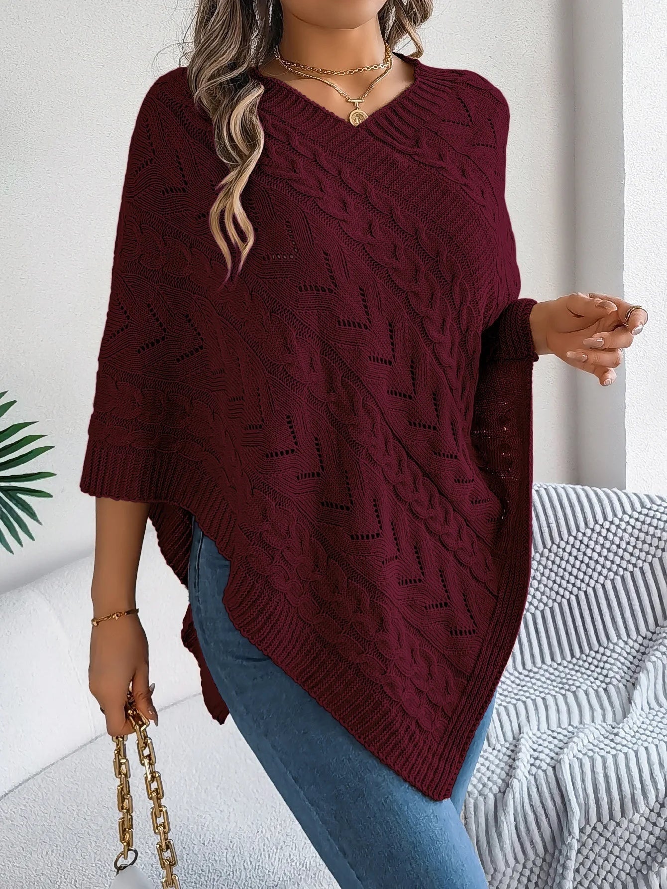 Zachte gebreide dames poncho – Novena