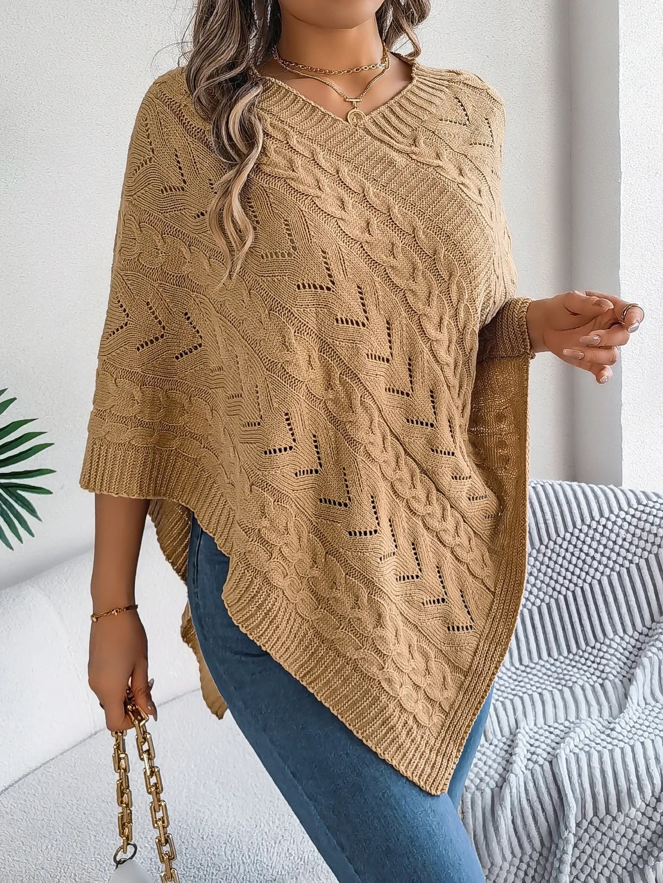 Zachte gebreide dames poncho – Novena