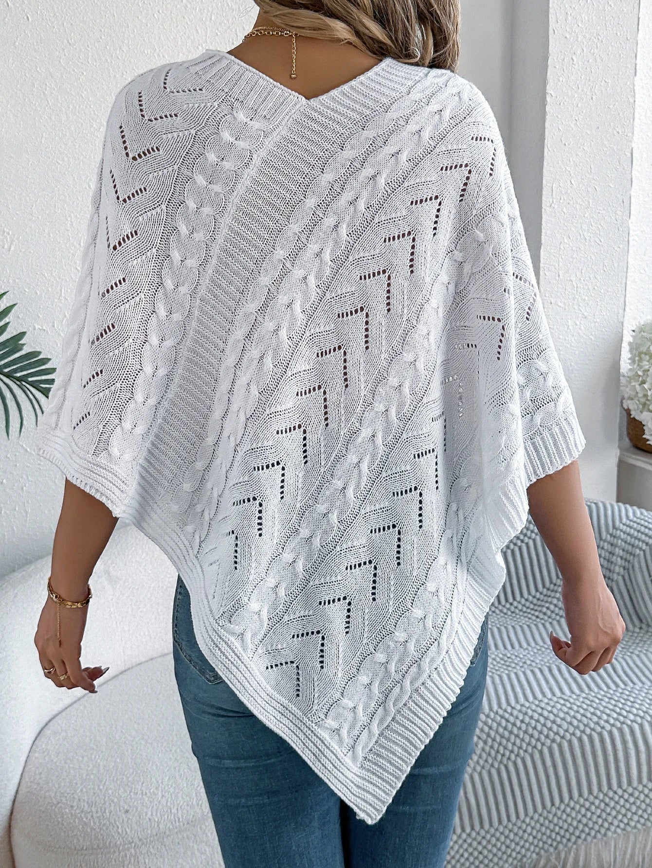 Zachte gebreide dames poncho – Novena