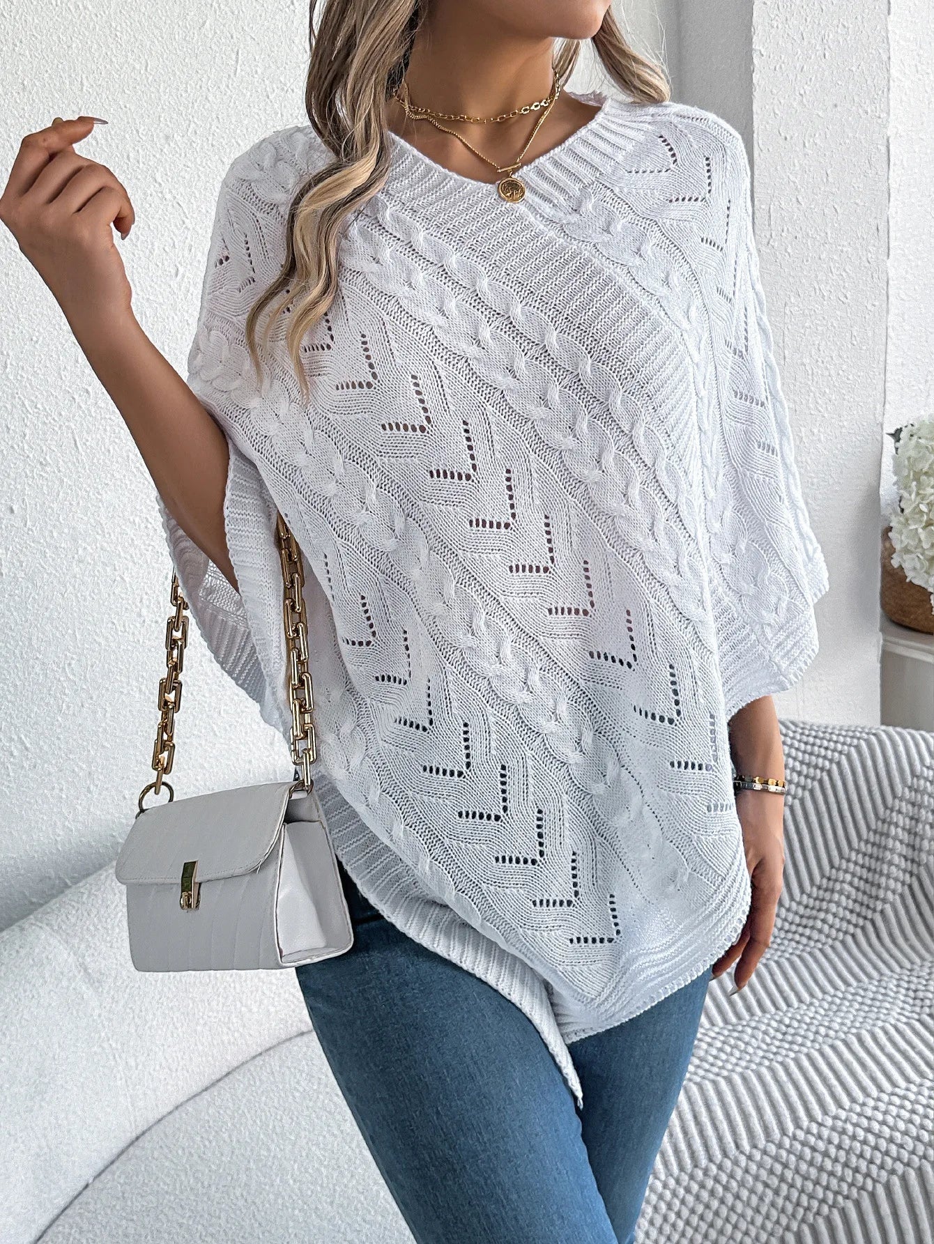 Zachte gebreide dames poncho – Novena