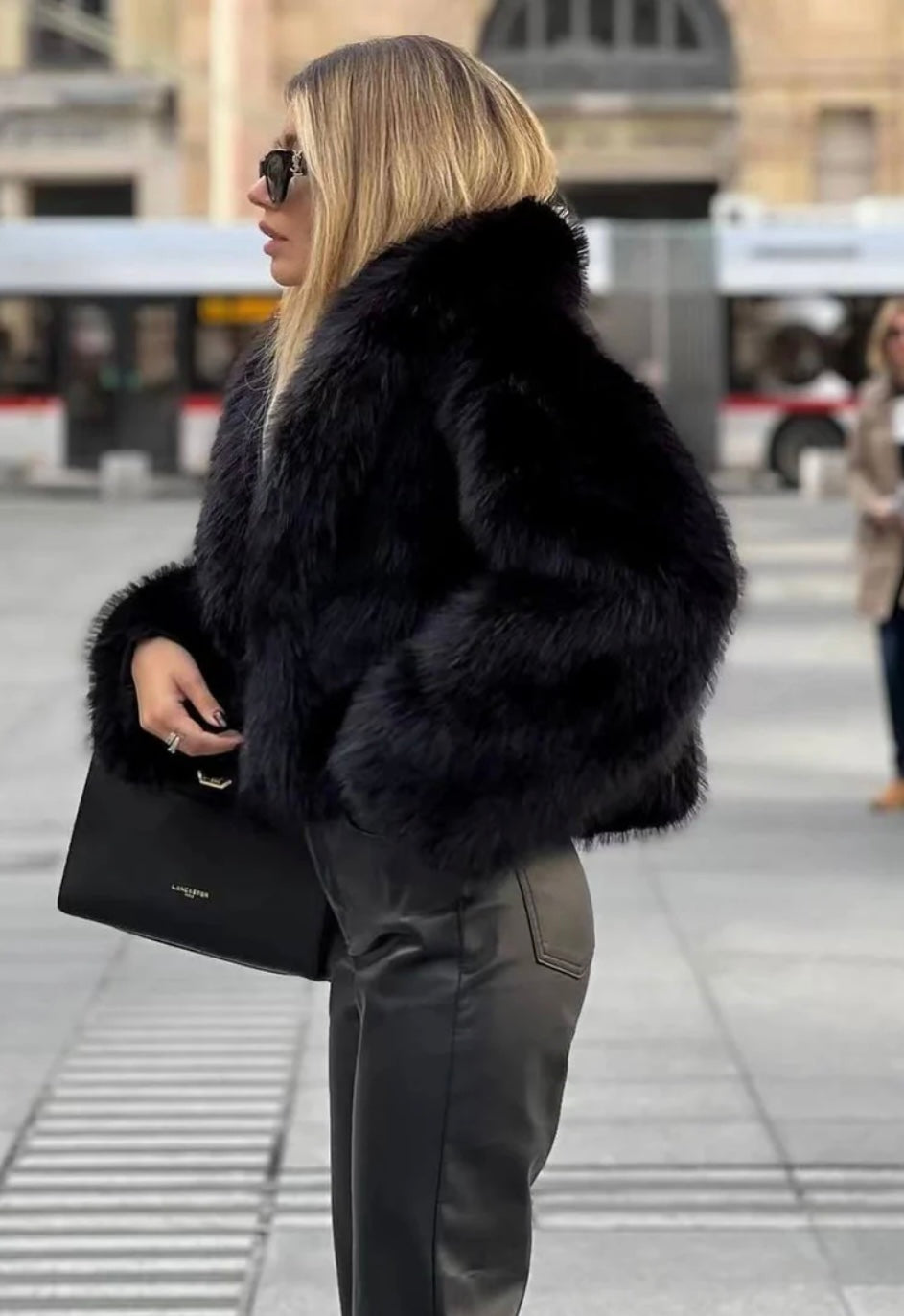 Luxe damesjas met volle faux fur uitstraling