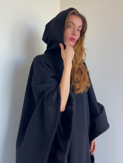 Luxe fleece poncho met capuchon