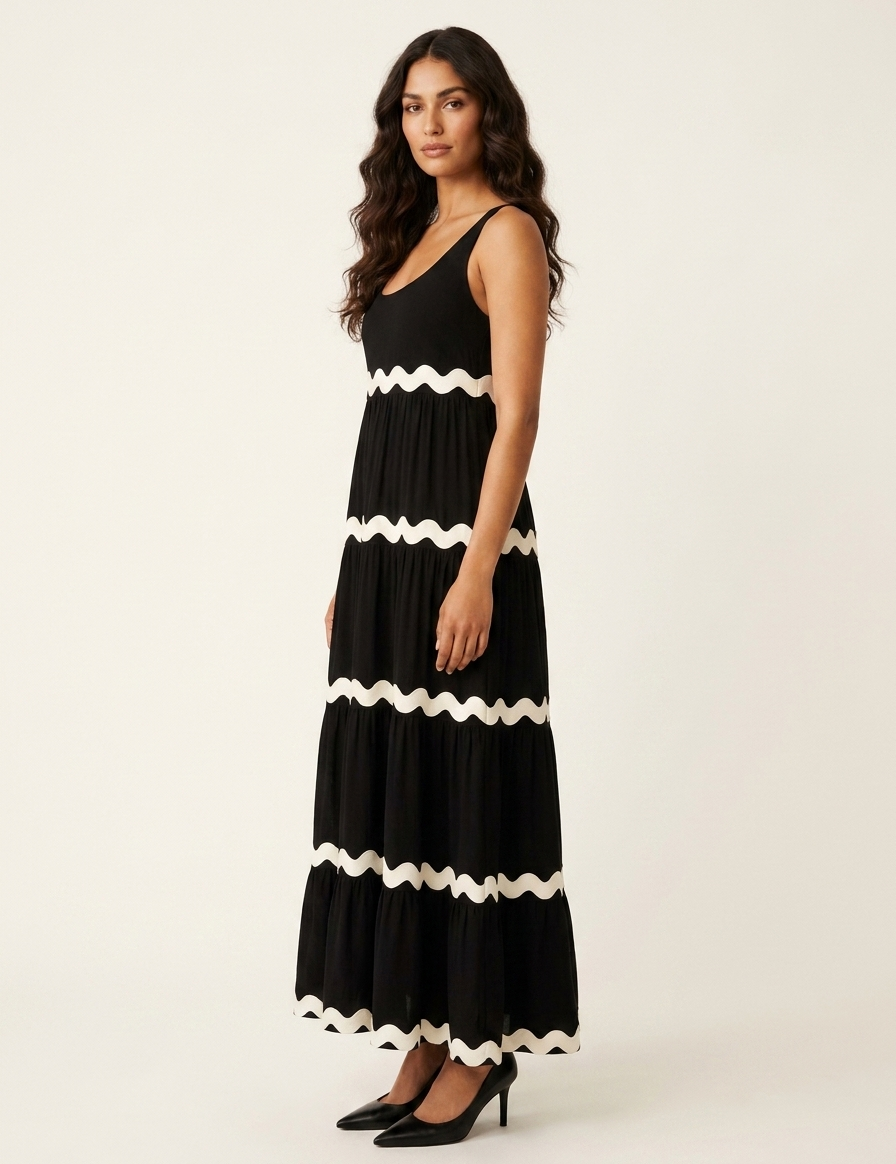 Maxi_jurk_met_golvend_contrastdetail_-_Sophie_2.png