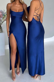 Maxi jurk met split en satijnglans – navy