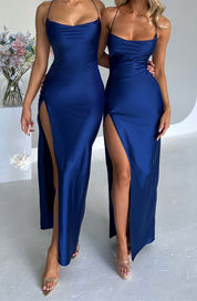 Maxi jurk met split en satijnglans – navy