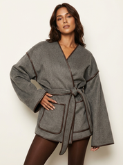 Overslag jas met ceintuur en gestructureerde pasvorm – Esmee