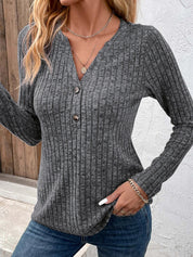 Ribgebreide dames top met knopen – Elise