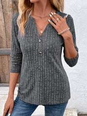 Ribgebreide dames top met knopen – Elise