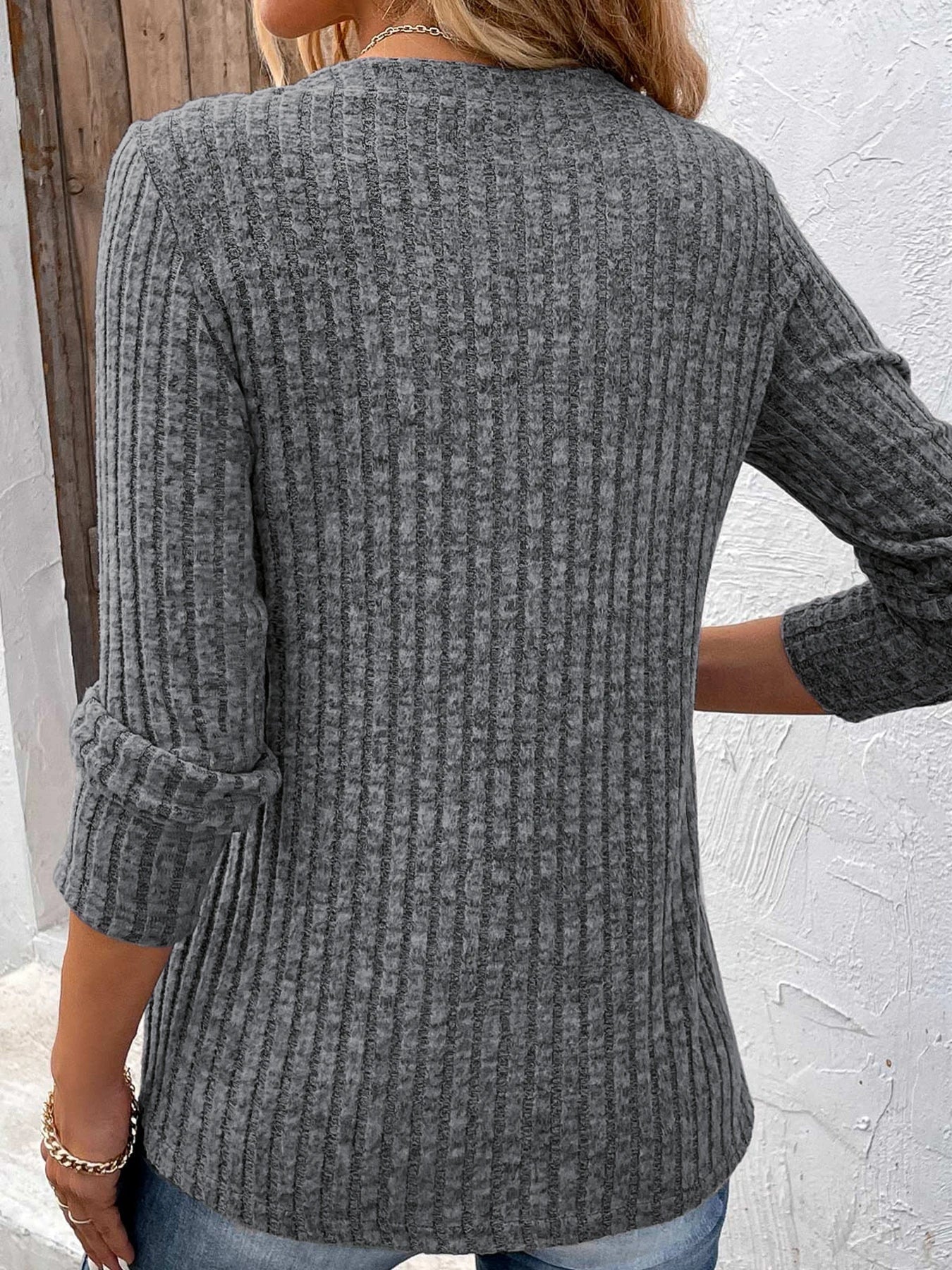 Ribgebreide dames top met knopen – Elise