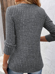 Ribgebreide dames top met knopen – Elise