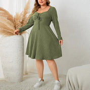 Ribgebreide midi jurk met strikdetail – Avani