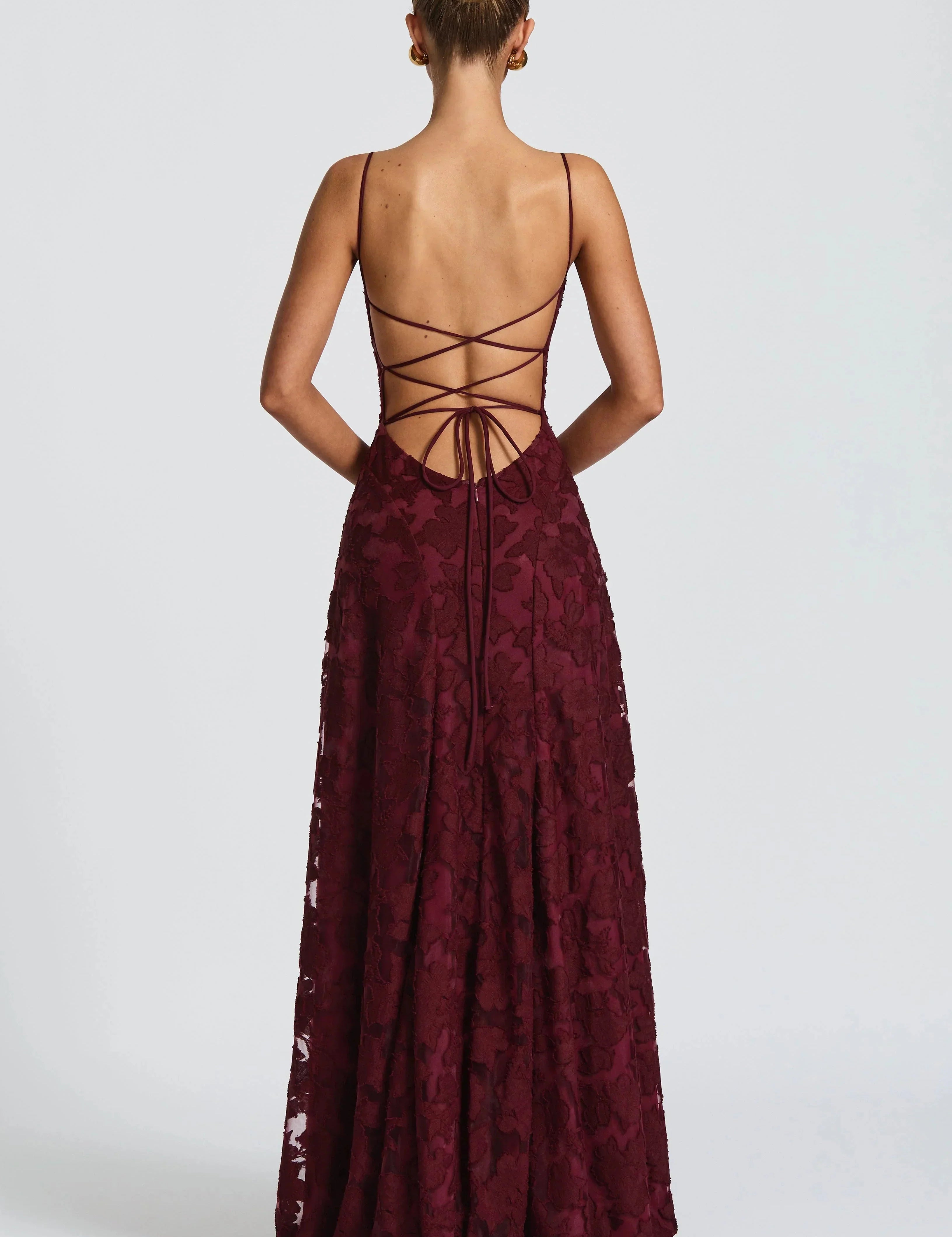 Romantische_maxi_jurk_met_bloemenstructuur_-_Vivienne_2.webp