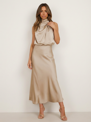 elegante jurk met luxe stof en vrouwelijke pasvorm