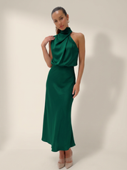 elegante jurk met luxe stof en vrouwelijke pasvorm
