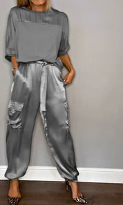 Satijnen dames set met cargobroek en loose top – Inge
