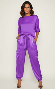 Satijnen dames set met cargobroek en loose top – Inge