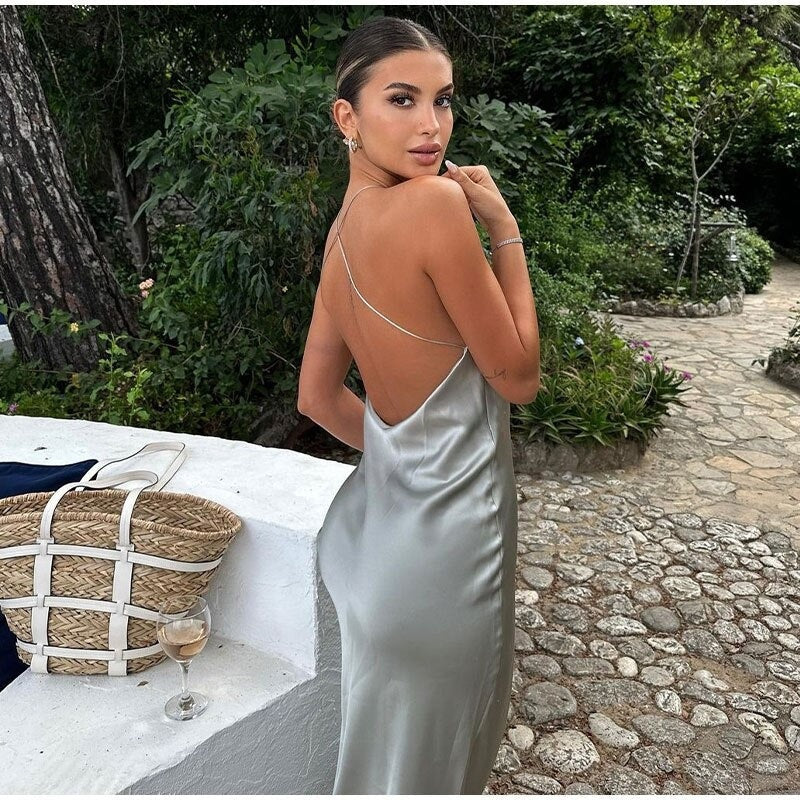 Satijnen halter maxi jurk met open rug – Géraldine
