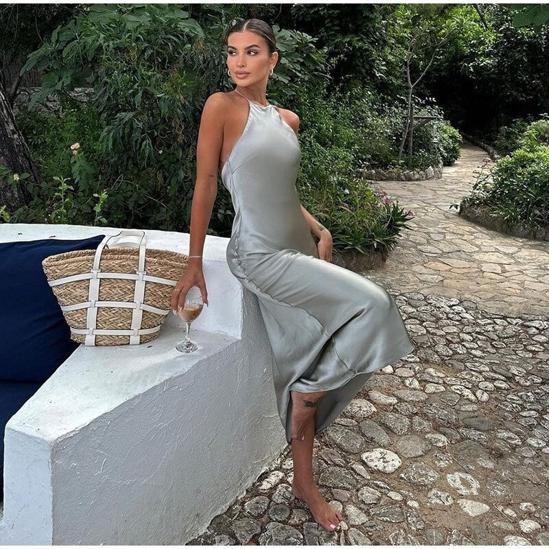 Satijnen halter maxi jurk met open rug – Géraldine