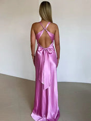 Satijnen halter maxi jurk met twistdetail – Isalyn