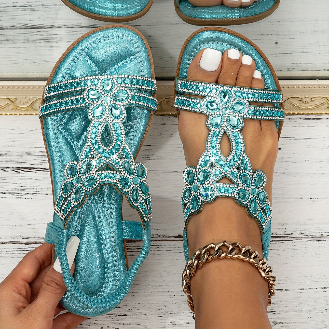 Delicate sandals with rhinestone details - Madelief