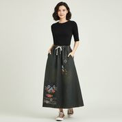 Speelse denim maxi rok met borduurdetails – Elodie