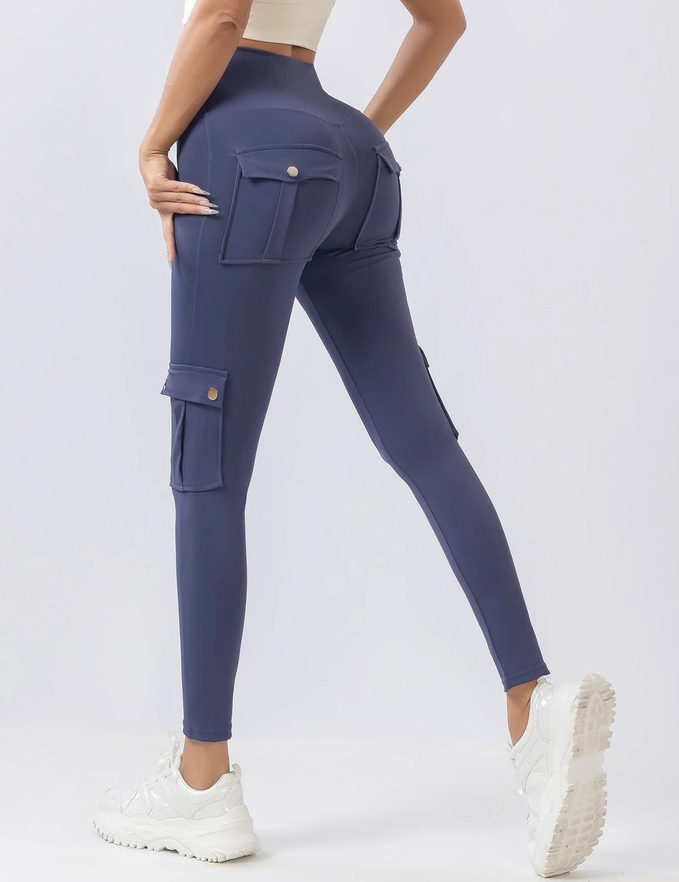 Sportievecargodameslegging_Motion00001.jpg