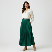 Tijdloze satijnen plissérok met elegante uitstraling