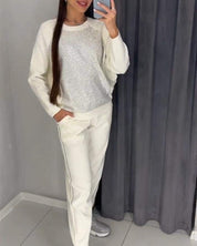 Trendy damespak met subtiele glansdetails