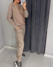 Trendy damespak met subtiele glansdetails