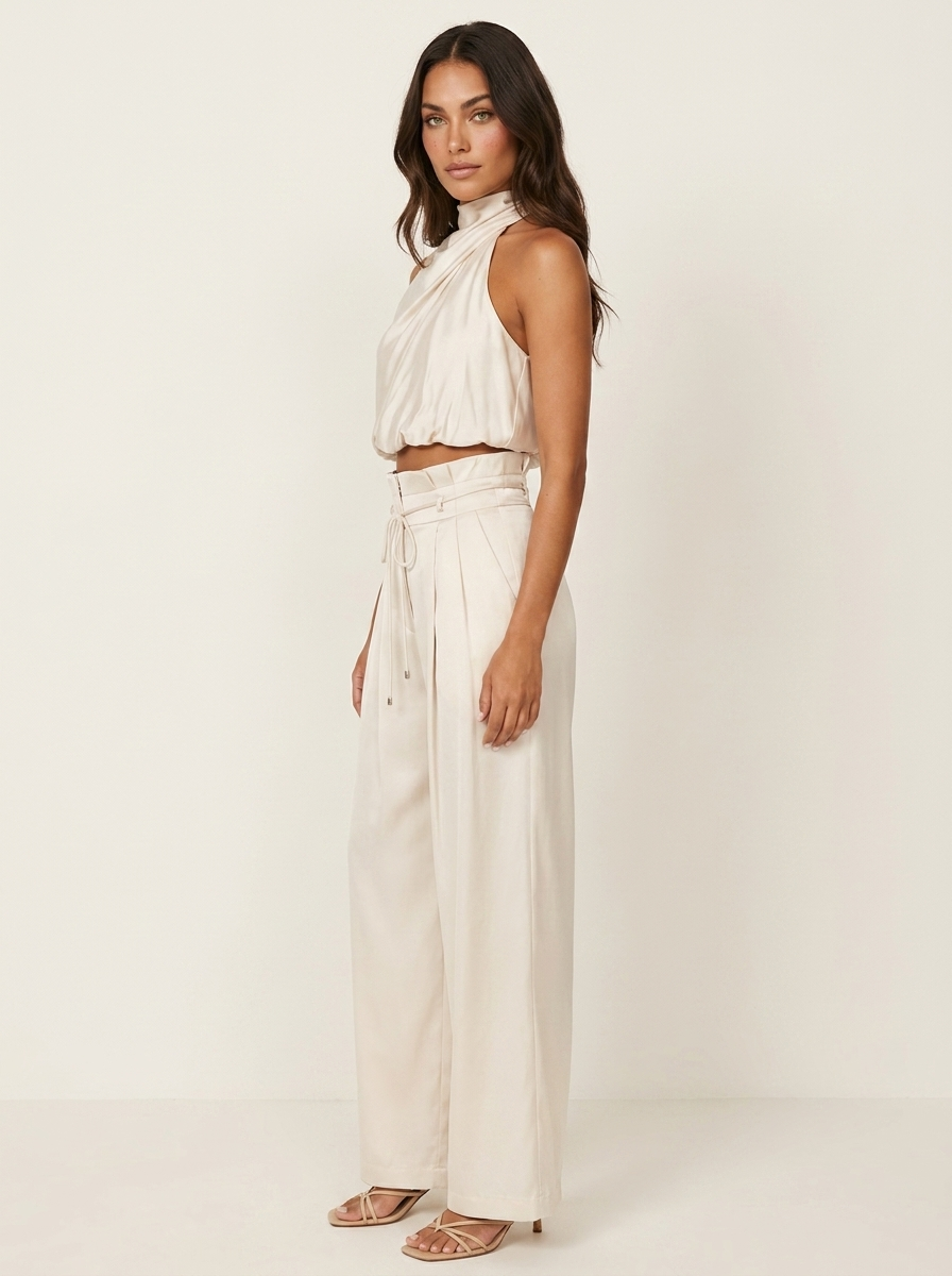 Tweedelige Satijnen Set met Haltertop en Wijde Broek – Seraphine