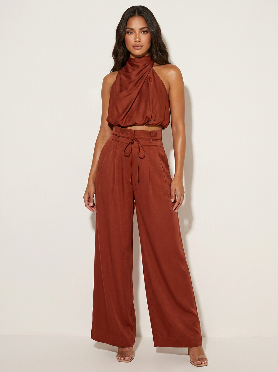 Tweedelige Satijnen Set met Haltertop en Wijde Broek – Seraphine