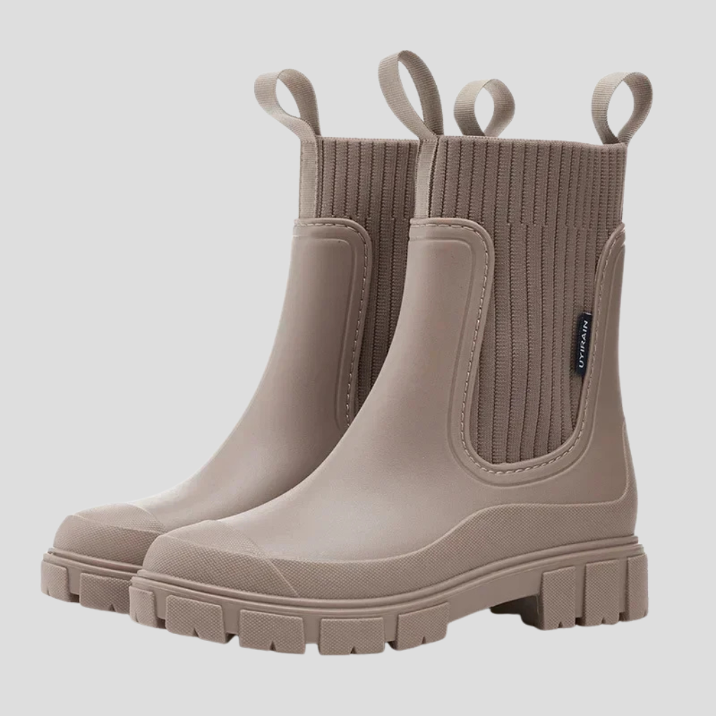 Waterafstotende_Chelsea_boots_met_grof_profiel_en_elastische_schacht00001.png