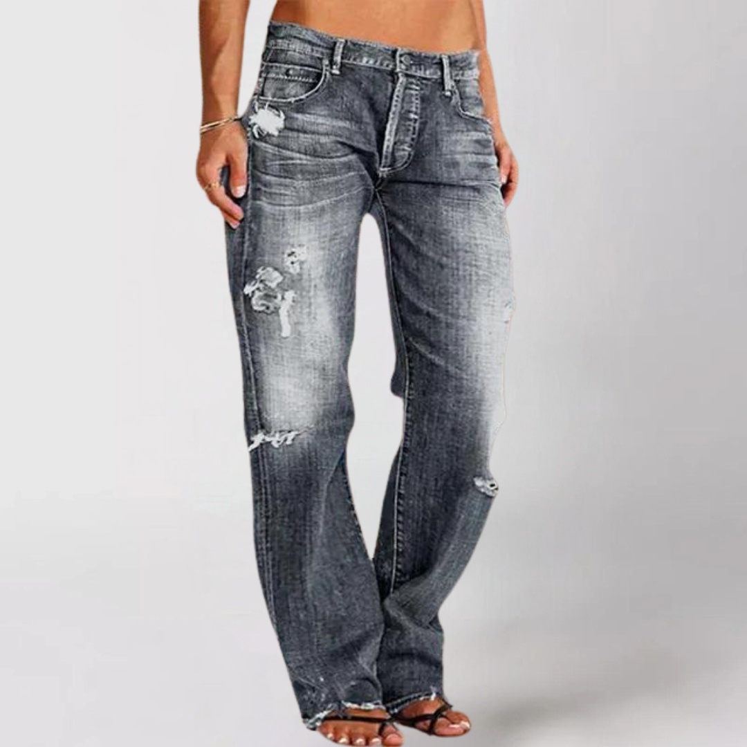 Women's wide-leg jeans with a relaxed fit