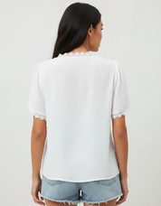 Witte dames blouse met kant en v-hals - Elin