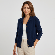 Zacht gebreid damesvest met knoopsluiting