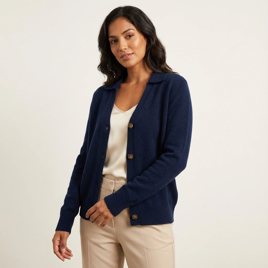 Zachte gebreide dames cardigan met knopen en kraag