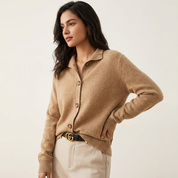 Zachte gebreide dames cardigan met knopen en kraag