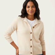 Zachte gebreide dames cardigan met knopen en kraag