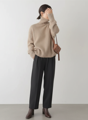 Zachte dames coltrui met losse pasvorm en tijdloos design