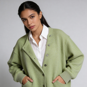 Zachte gebreide damescardigan