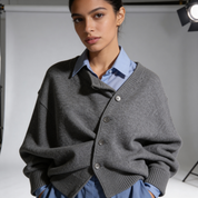 Zachte gebreide damescardigan