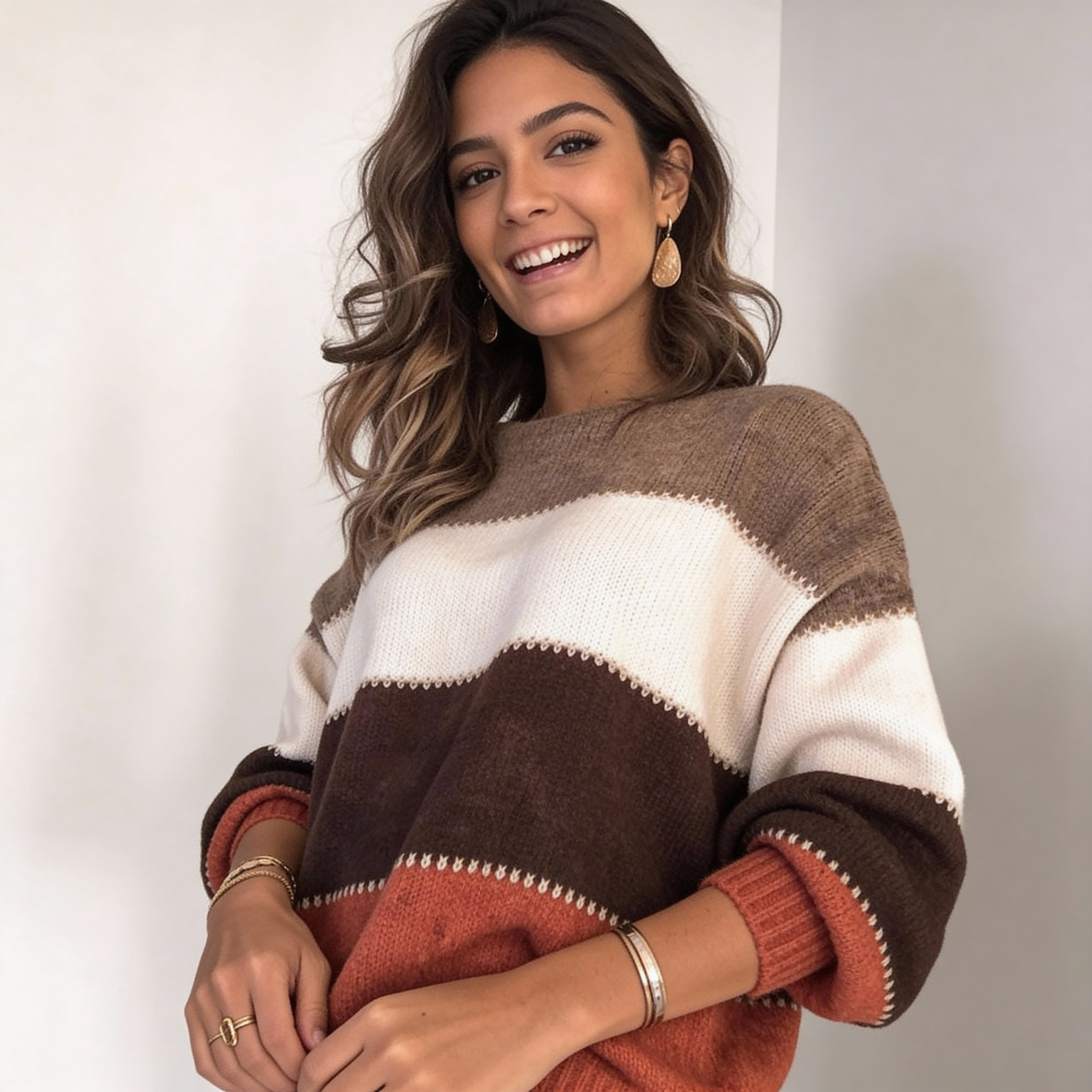 Zachte gekleurde damestrui met ontspannen pasvorm