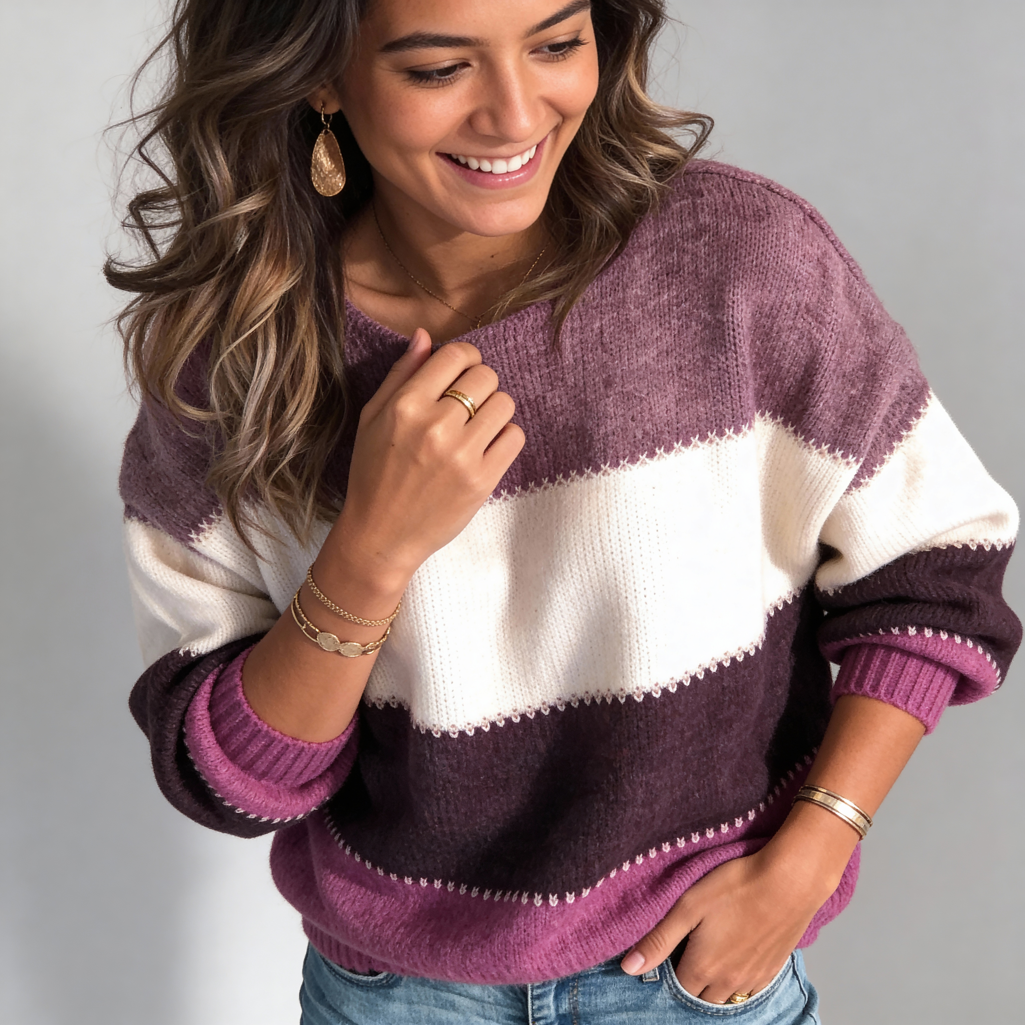 Zachte gekleurde damestrui met ontspannen pasvorm