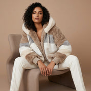 Zacht fluffy vest met capuchon voor dames - Farra