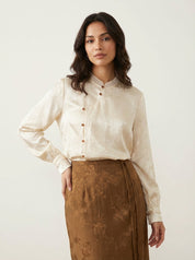 Zijdezachte blouse met subtiele bloemenprint – Linh