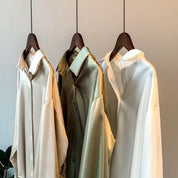 Zijdezachte damesblouse met elegante glans en losse pasvorm