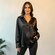 Zijdezachte damesblouse met elegante glans en losse pasvorm